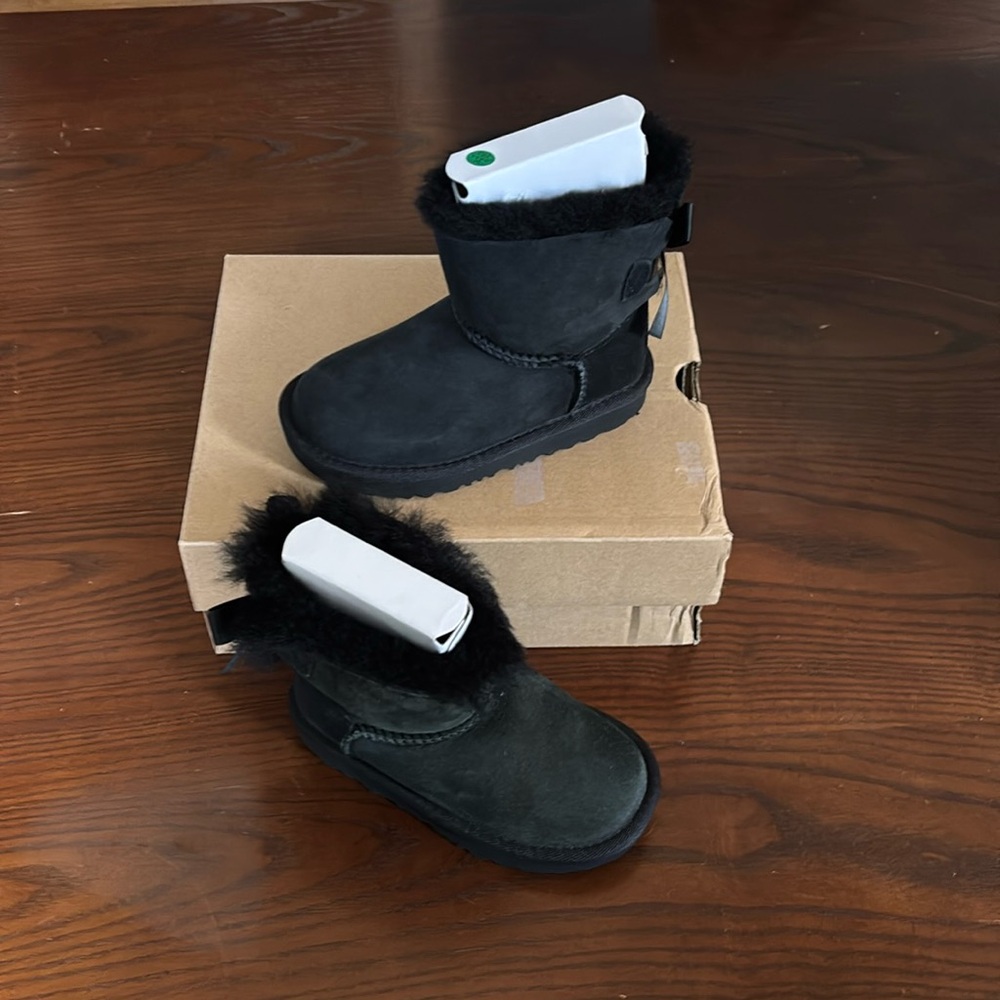 Ugg Women’s Bailey Bow ll asst TL